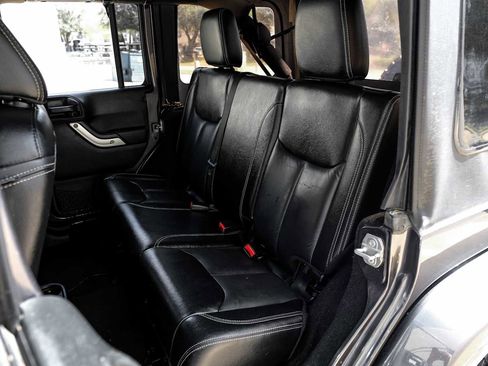 Used 2018 Jeep Wrangler Unlimited Sahara image 38