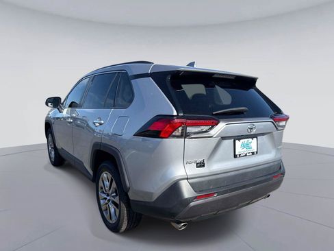 Used 2020 Toyota RAV4 Limited FWD image 6