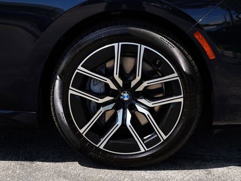 Used 2025 BMW 740i xDrive image 10