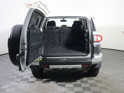 Used 2014 Toyota FJ Cruiser 4WD w/ Upgrade Package image 9