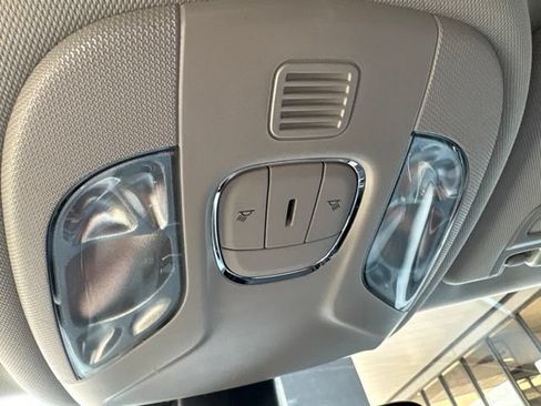 Used 2022 Jeep Compass Latitude AWD/4WD image 16