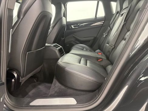 Used 2018 Porsche Panamera 4 image 17