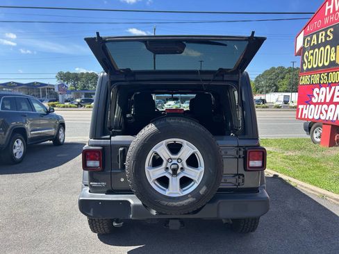 Used 2018 Jeep Wrangler Unlimited Sport S image 17