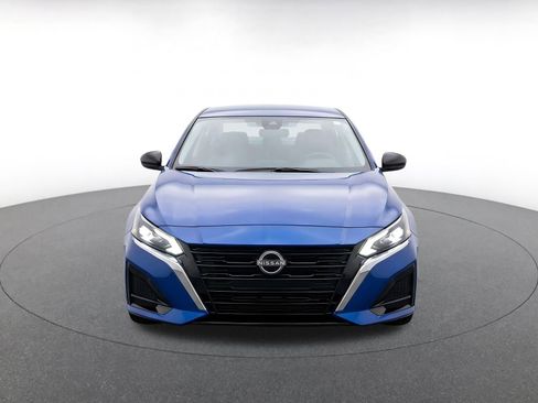 Used 2025 Nissan Altima 2.5 SV FWD image 2