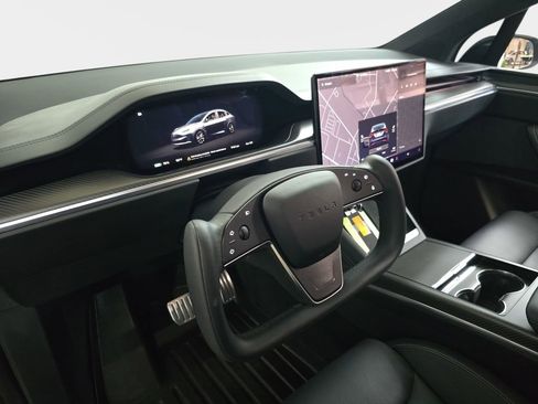 Used 2024 Tesla Model X Plaid image 18