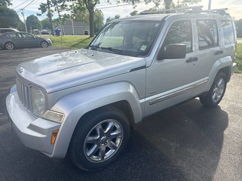 Used 2012 Jeep Liberty Sport AWD/4WD image 13