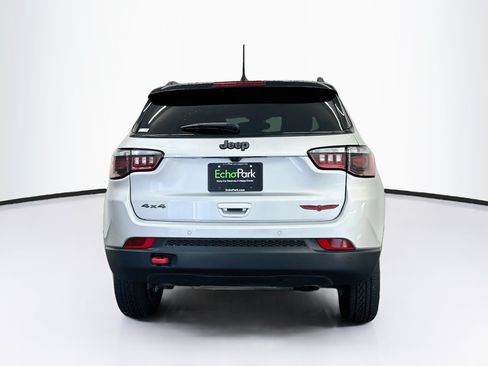 Used 2025 Jeep Compass Trailhawk AWD/4WD image 7