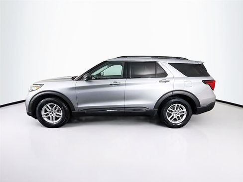 Used 2025 Ford Explorer Active AWD/4WD image 4