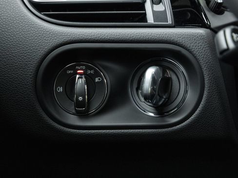 Certified 2026 Porsche Macan AWD/4WD image 17
