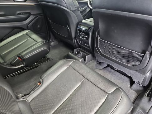 Used 2024 Jeep Grand Cherokee L Limited w/ Luxury Tech Group II image 11