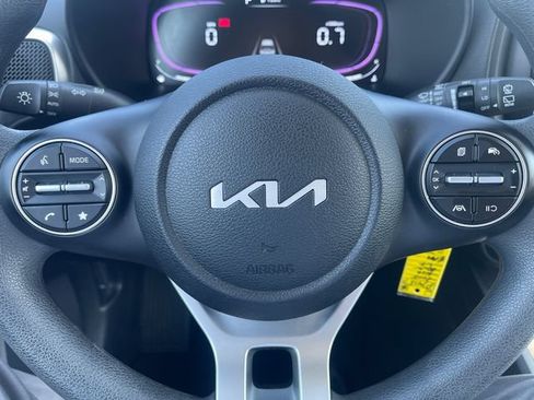 Used 2025 Kia Soul LX w/ LX Technology Package FWD image 10