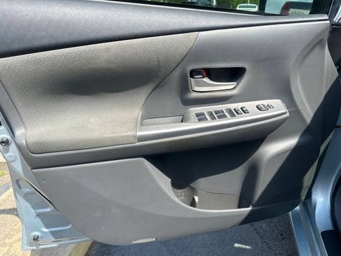 Used 2014 Toyota Prius V Two FWD image 9