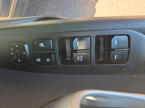 Used 2015 Kia Soul FWD image 28