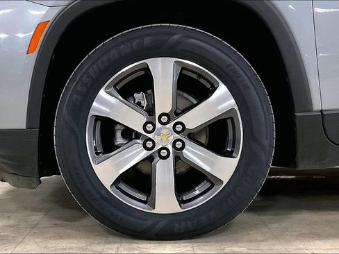 Used 2023 Chevrolet Traverse LT w/ LT Premium Package image 9