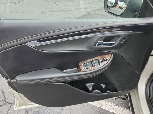Used 2014 Chevrolet Impala LT w/ Convenience Package FWD image 25