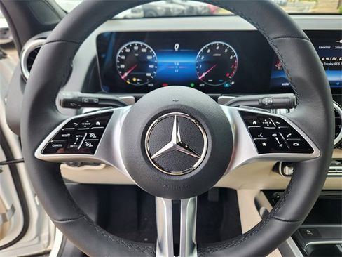 Certified 2025 Mercedes-Benz GLB 250 4MATIC image 19