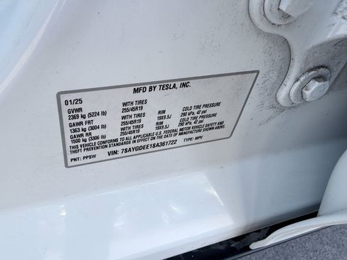 Used 2025 Tesla Model Y Long Range image 31