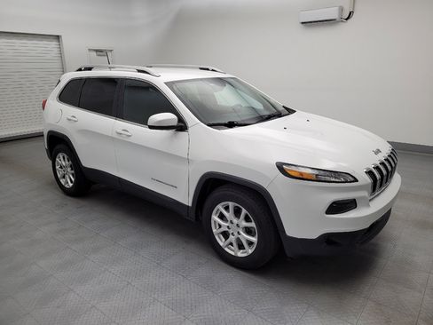 Used 2018 Jeep Cherokee Latitude FWD image 11