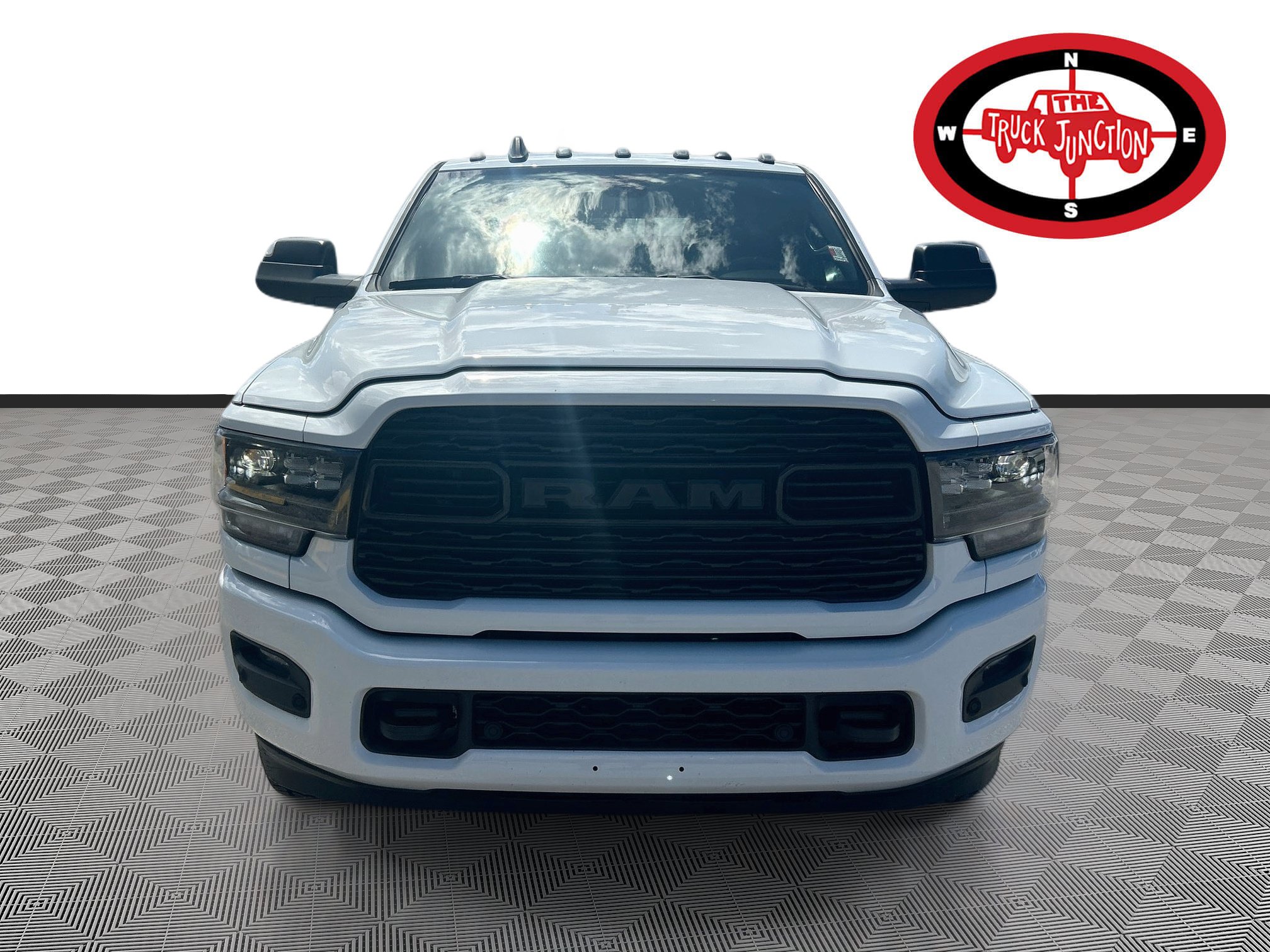 Used 2022 RAM 2500 Limited w/ Night Edition AWD/4WD image 2