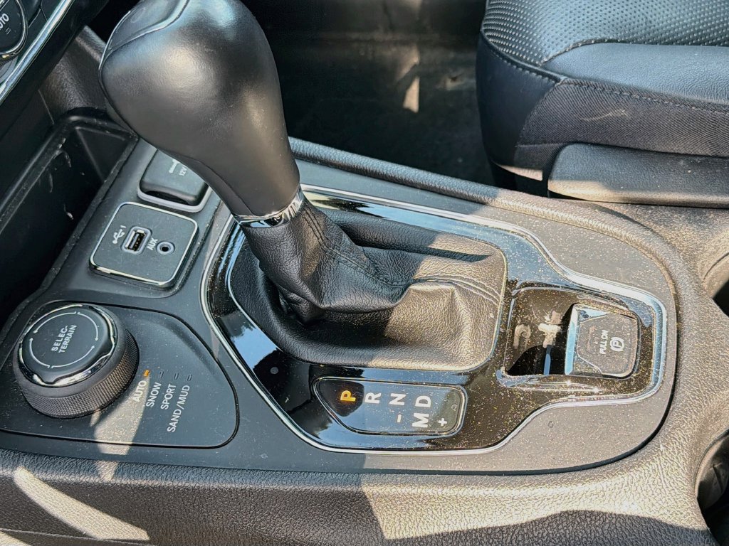 Used 2020 Jeep Cherokee Limited AWD/4WD image 18