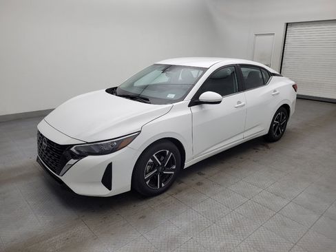 Used 2024 Nissan Sentra SV image 2