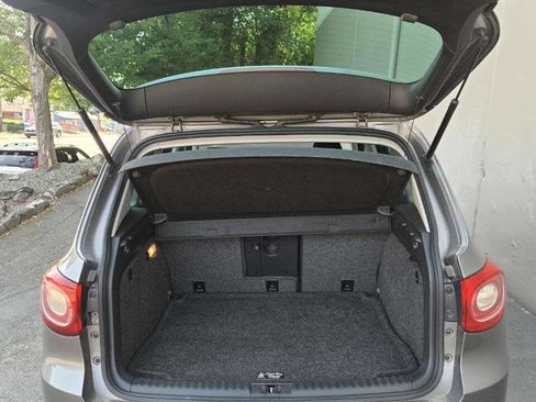 Used 2009 Volkswagen Tiguan S image 9