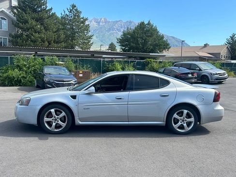Used 2006 Pontiac Grand Prix GXP w/ Sun And Sound Package FWD image 6