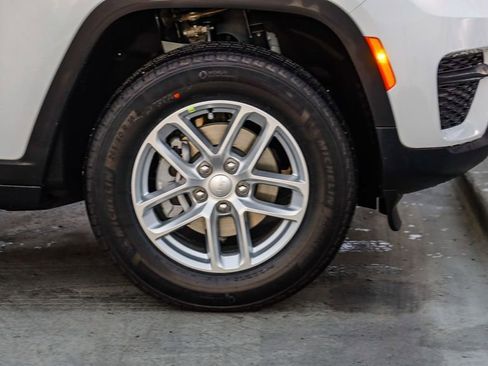 New 2025 Jeep Grand Cherokee Laredo image 11
