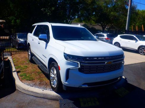 Used 2023 Chevrolet Suburban Premier image 8