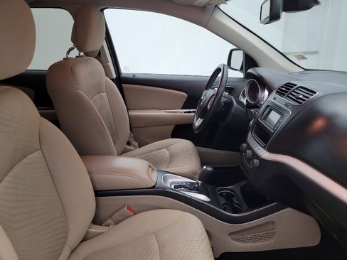 Used 2019 Dodge Journey SE w/ Connectivity Group FWD image 21