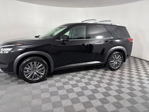 Certified 2025 Nissan Pathfinder SL w/ SL Premium Package FWD image 22