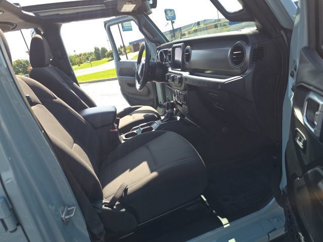 Used 2023 Jeep Wrangler Unlimited w/ Sun & Screen Package AWD/4WD image 31