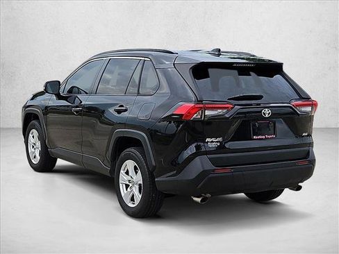 Used 2021 Toyota RAV4 XLE w/ Convenience Package FWD image 7
