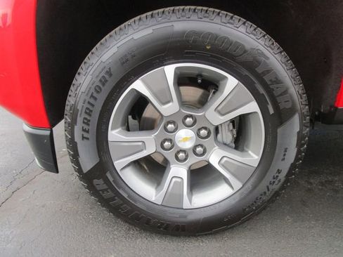 Used 2018 Chevrolet Colorado Z71 AWD/4WD image 2