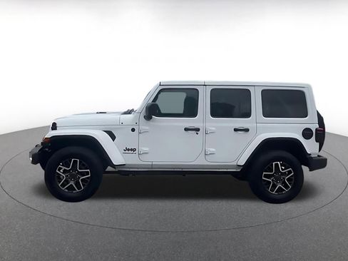 Used 2025 Jeep Wrangler Unlimited Sahara AWD/4WD image 8