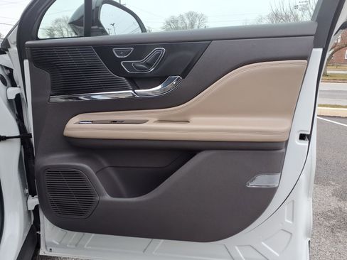 Certified 2022 Lincoln Corsair AWD w/ Premium Package image 11