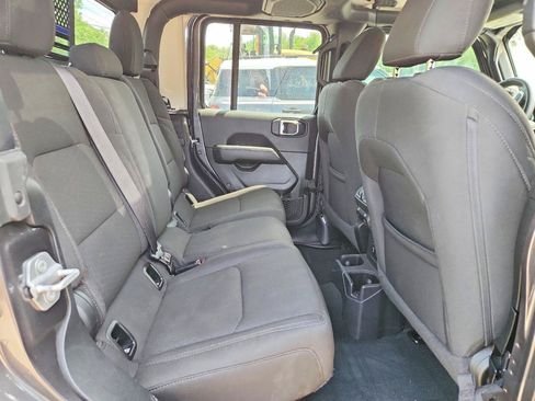 Used 2023 Jeep Gladiator Overland AWD/4WD image 6