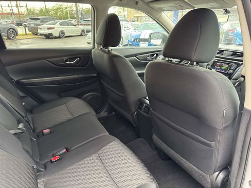 Used 2018 Nissan Rogue SV w/ Premium Package image 34