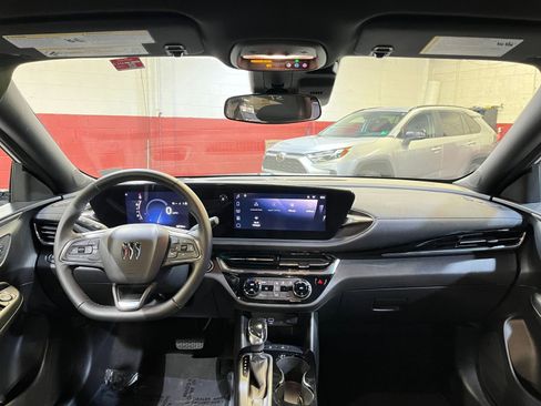 Used 2025 Buick Envista Sport Touring image 32