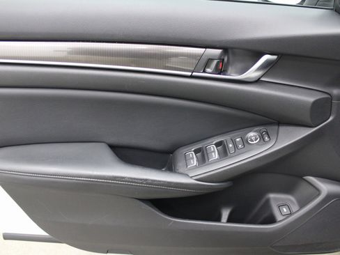 Used 2018 Honda Accord Sport image 11