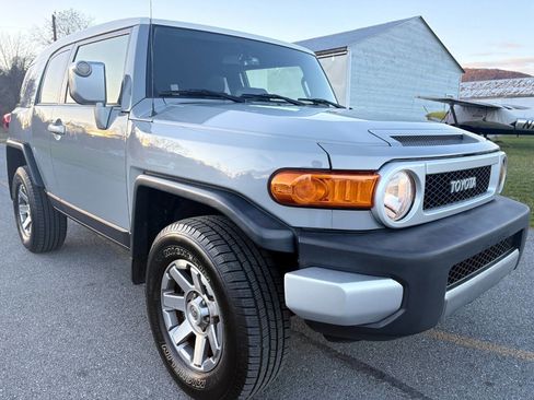 Used 2014 Toyota FJ Cruiser 4WD image 1
