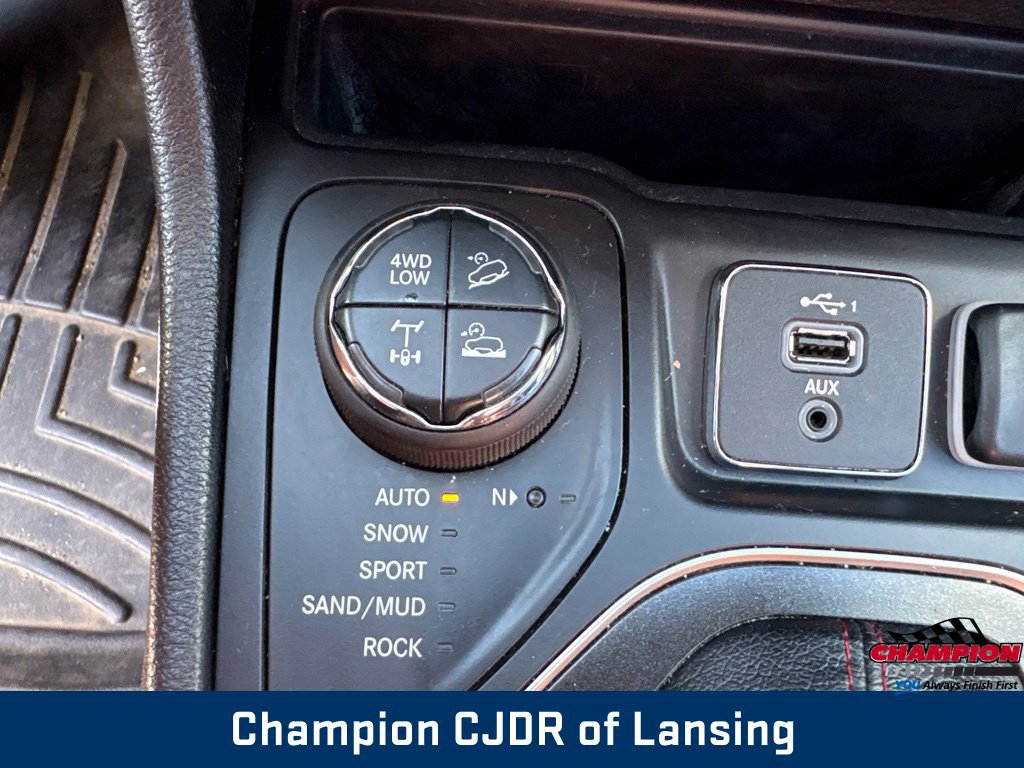 Used 2019 Jeep Cherokee Trailhawk w/ Cold Weather Group AWD/4WD image 26