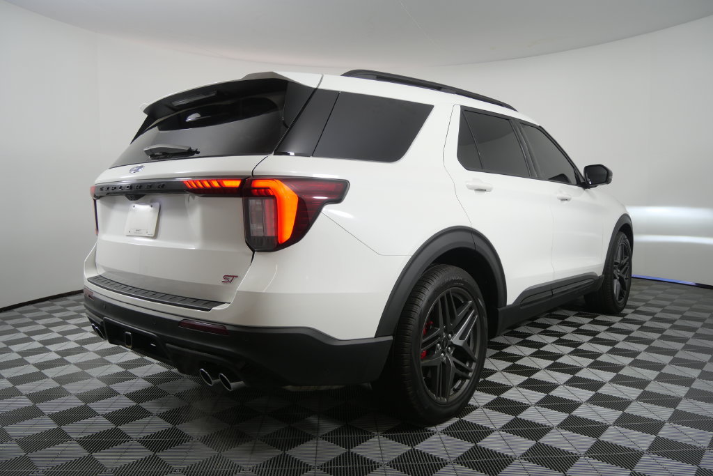Used 2025 Ford Explorer ST w/ Sun And Sound Package AWD/4WD image 4