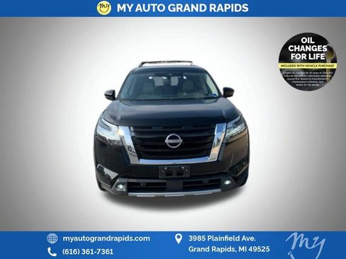 Used 2022 Nissan Pathfinder SL AWD/4WD image 8