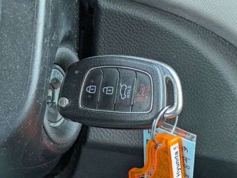 Used 2017 Hyundai Santa Fe Sport image 24