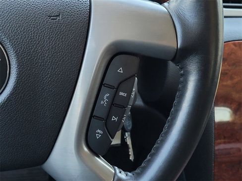 Used 2013 Chevrolet Avalanche LTZ image 25