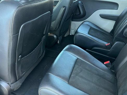 Used 2019 Dodge Grand Caravan SXT FWD image 13