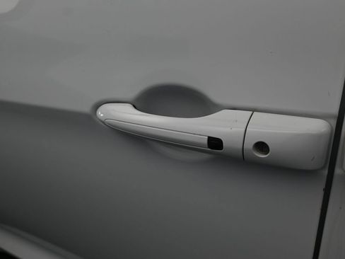 Used 2023 Chrysler Pacifica Touring-L FWD image 32