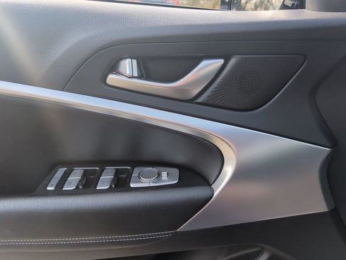 Used 2023 Genesis G70 2.0T image 26