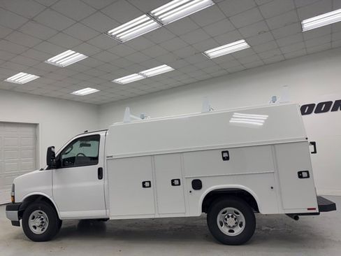 New 2025 Chevrolet Express 3500 Work Van w/ Power Convenience Package image 8